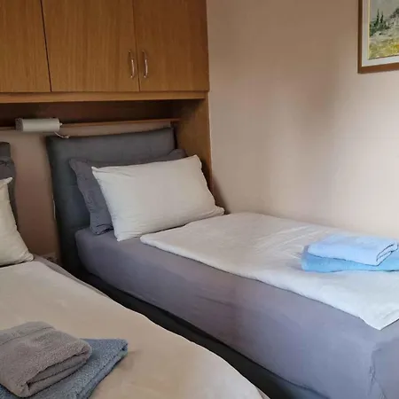 In - Insel Krk 12955 * Malinska